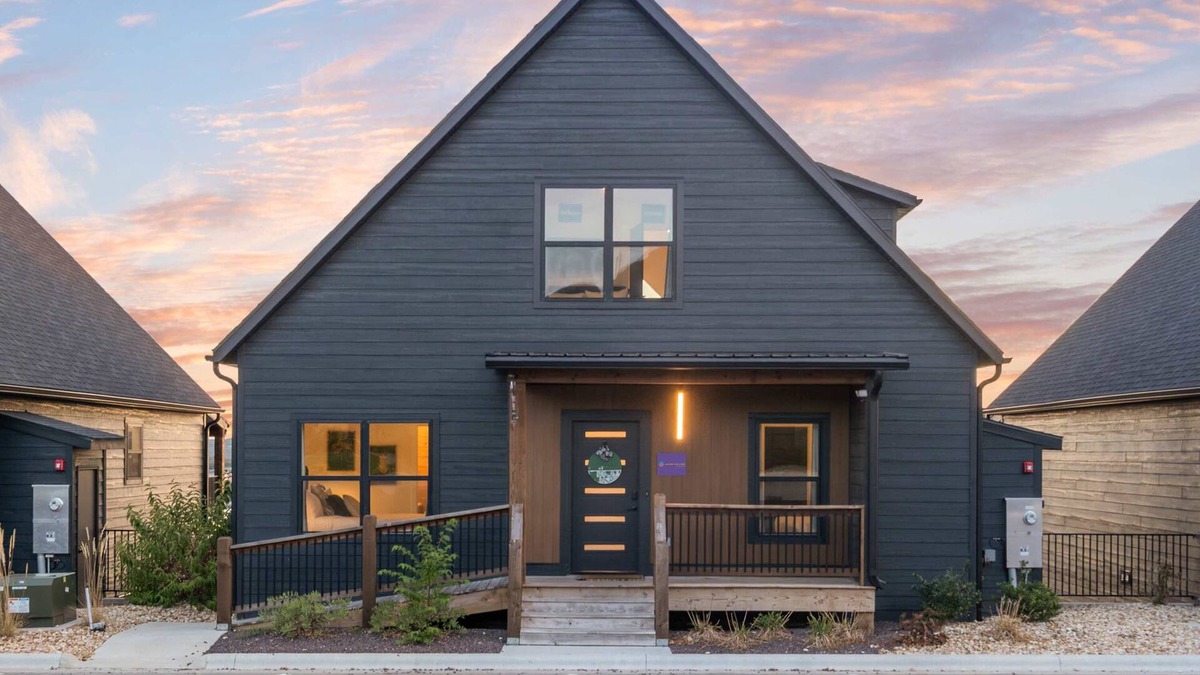 Hollister House | Pineapple Pointe - Stay for 20