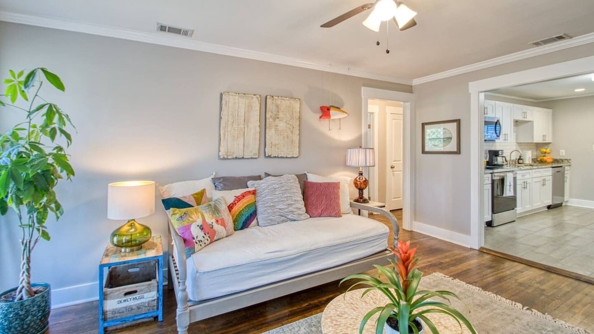 Thunderbolt House | Pineapplefish in Thunderbolt