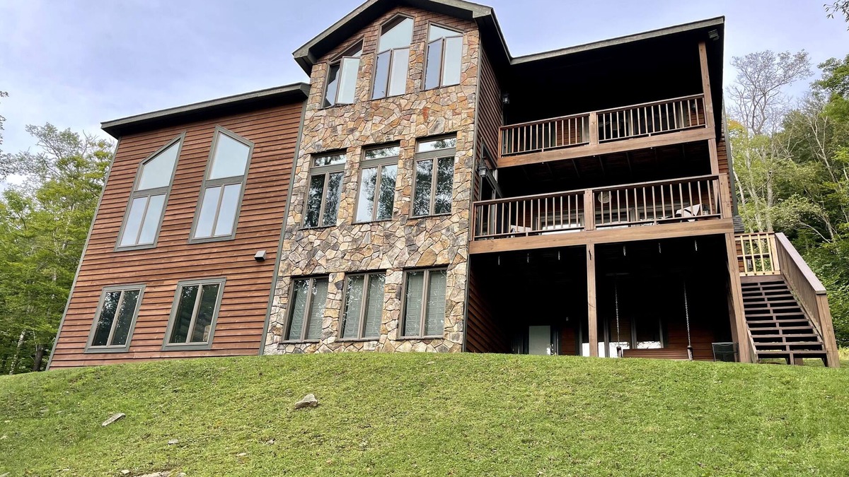 Davis House | Pinebrook Retreat - Relaxation and adventure all year long!