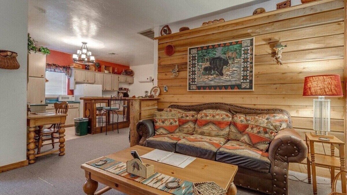 Norman Apartment | Pinecone at Whispering Pines Inn