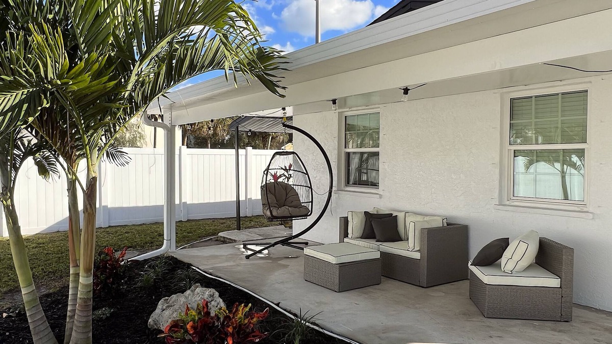 Sarasota Apartment | Pinecraft Paradise ~ Secluded Apt in central SRQ!