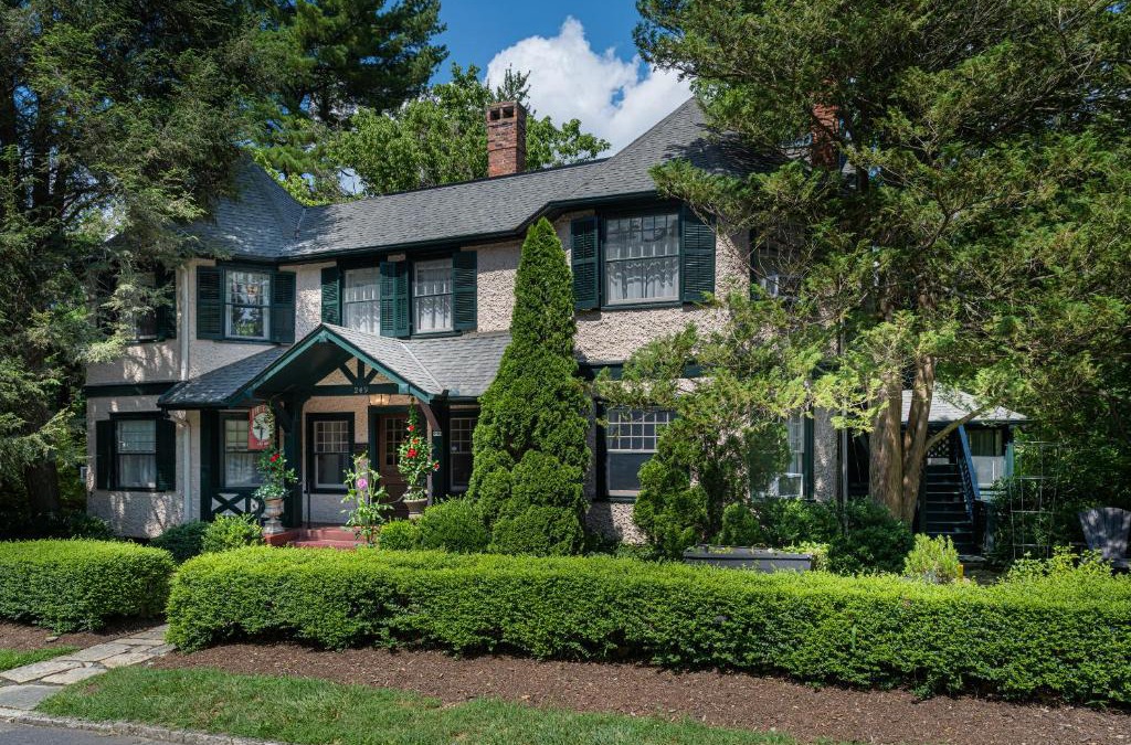 Historic Montford Bed & Breakfast | Pinecrest Bed & Breakfast