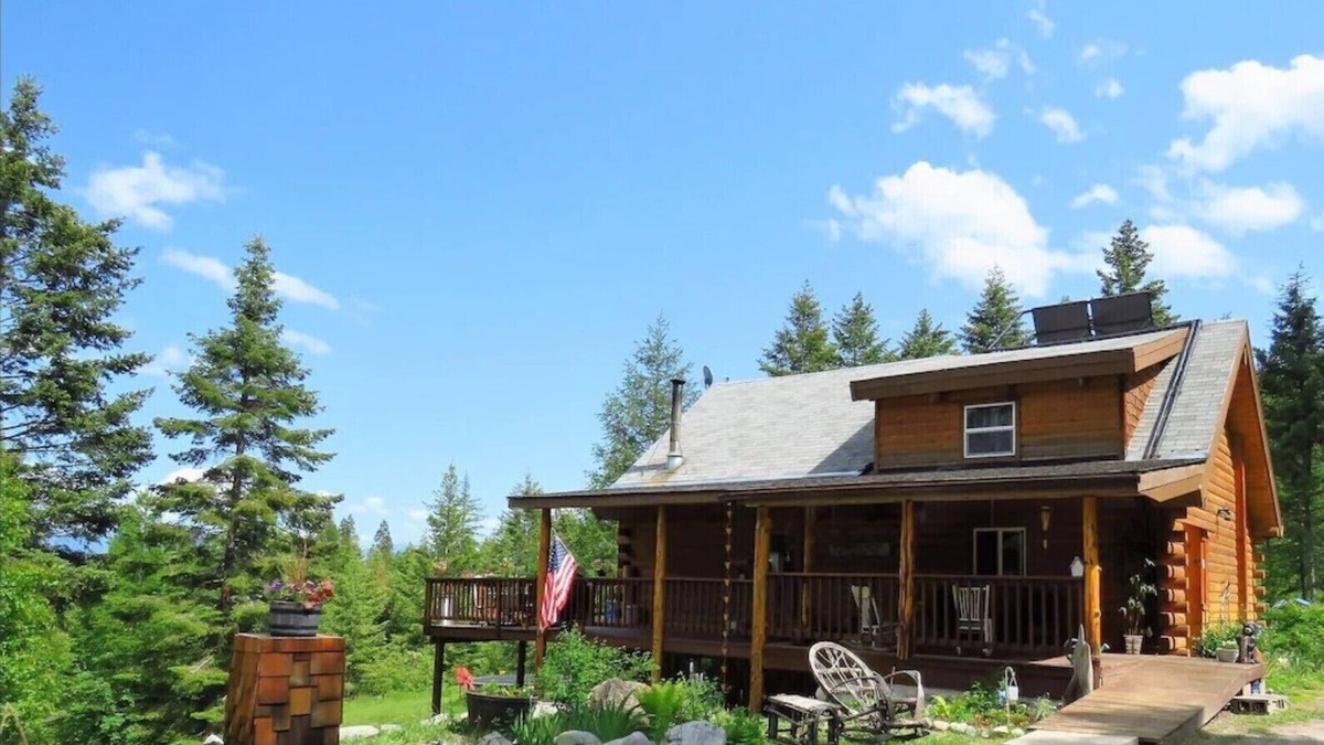 Lakeside Cabin | Pinecrest Cabin- a relaxing mountain cabin close to town