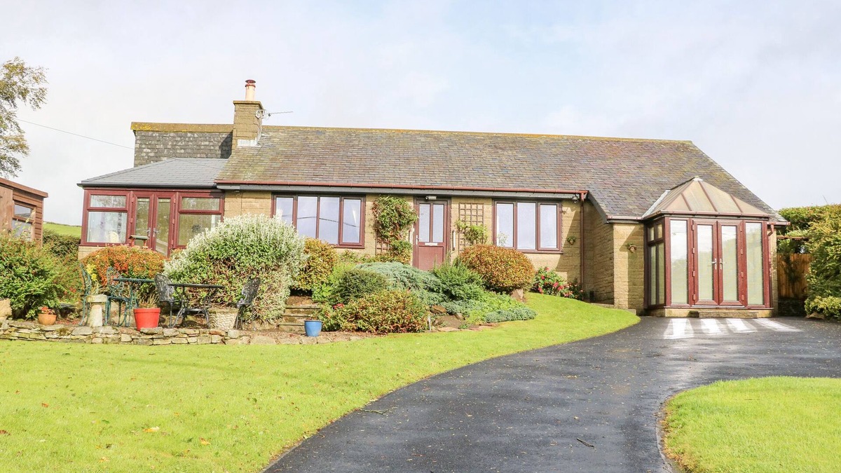 Allendale House | PINEGARTH, family friendly, with a garden in Allendale