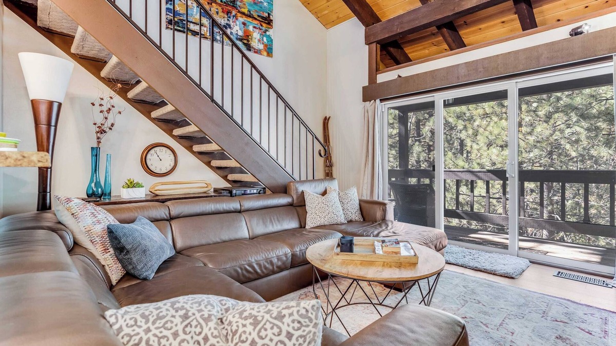Lake Forest Cabin | Pinegrove by Avantstay Beautiful Villas Condo Just Outside Tahoe City!