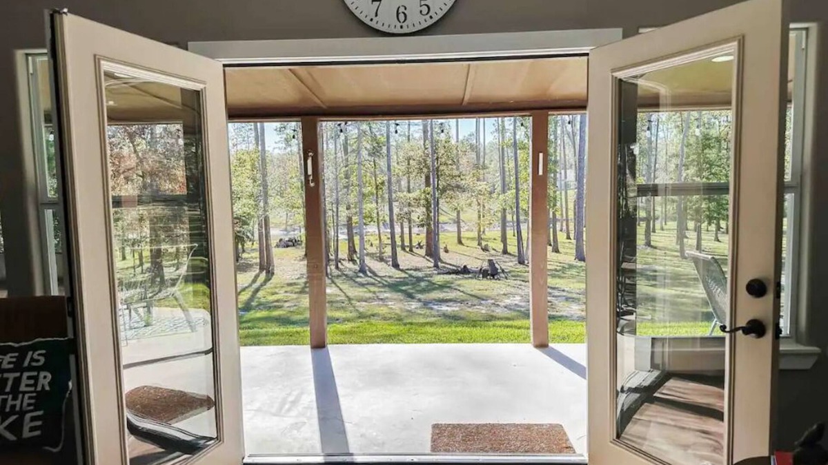 Brookeland House | Pines by the Lake