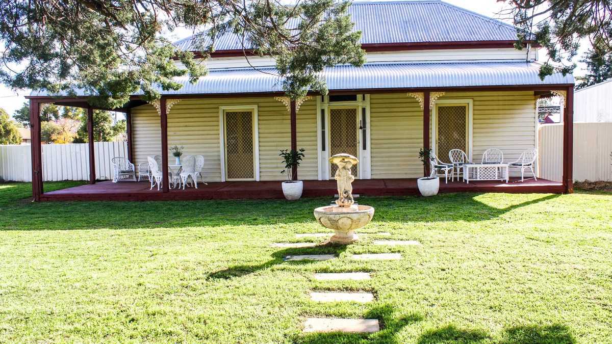 Narromine House | Pinetree Cottage Narromine