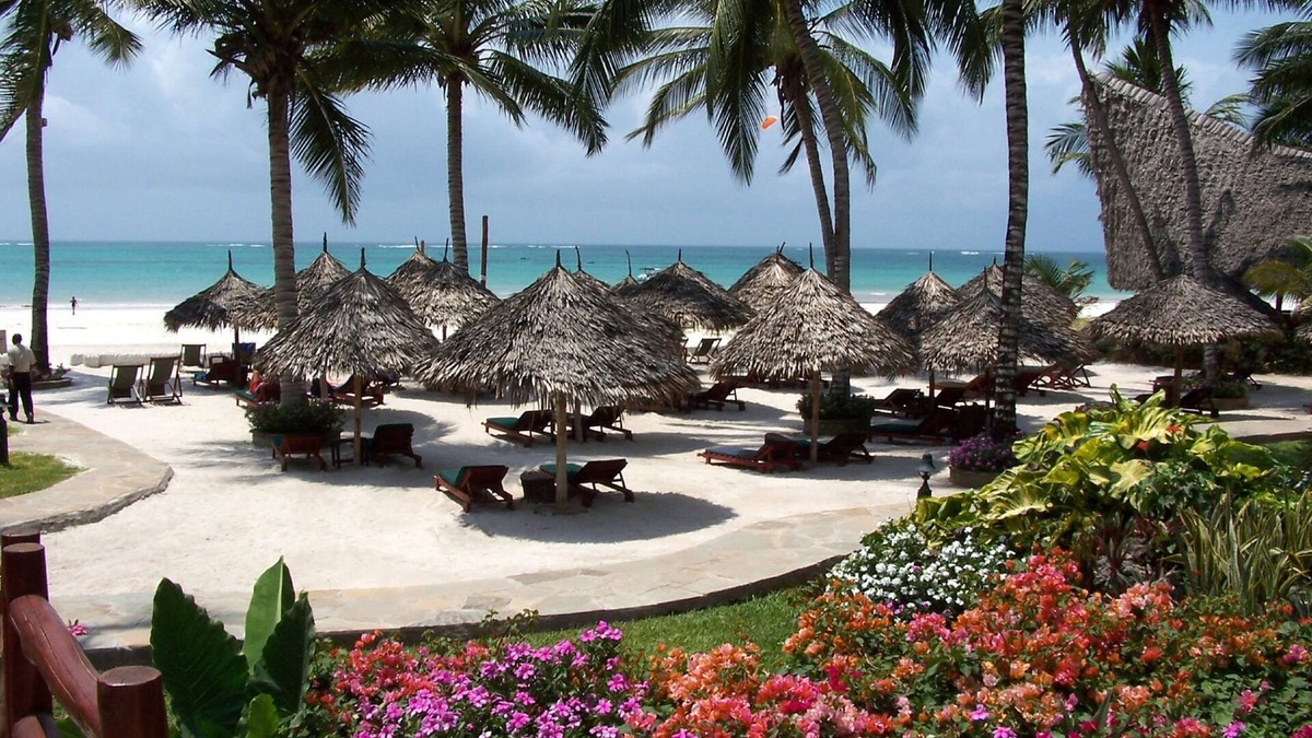 Galu Hotel | Pinewood Beach Resort and Spa
