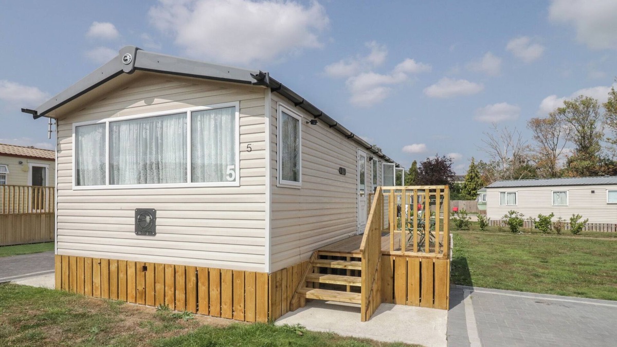 Kidlington Cottage | PINEWOOD, family friendly, with a garden in Kidlington