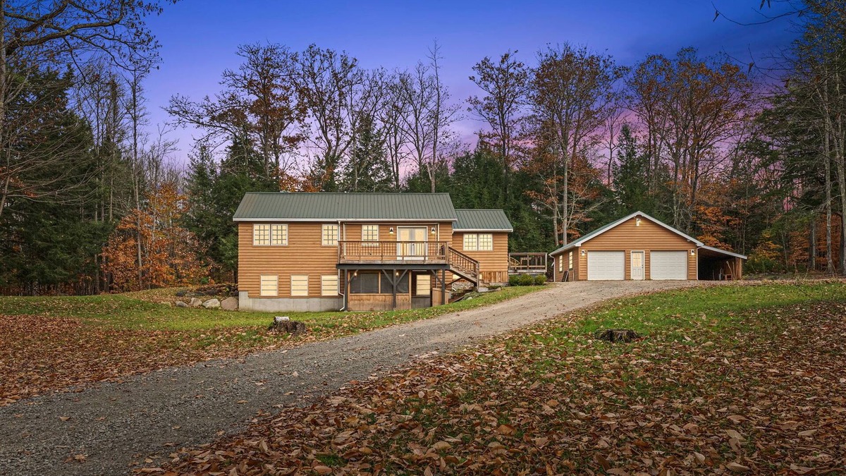 Fryeburg Cabin | Pinewood Haven: Log Cabin + Treehouse + Hot Tub in Mount Washington Valley