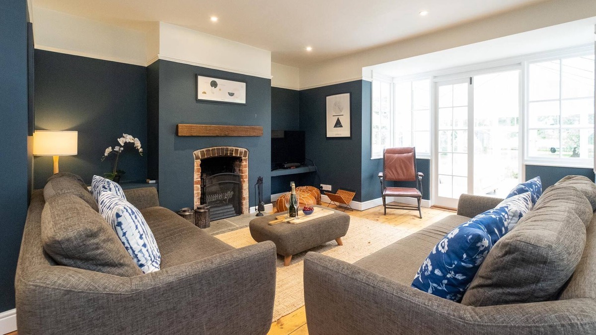 Aldeburgh Cottage | Pinewood - sleeps 8 guests in 4 bedrooms