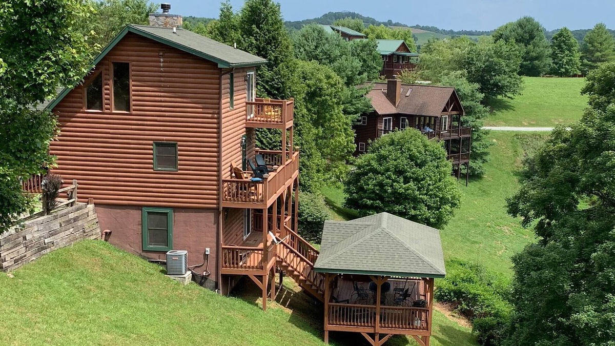 Piney Creek House | Piney Creek - Deerwood Park Cozy Mountain Cabin w/360 views & private pavillion