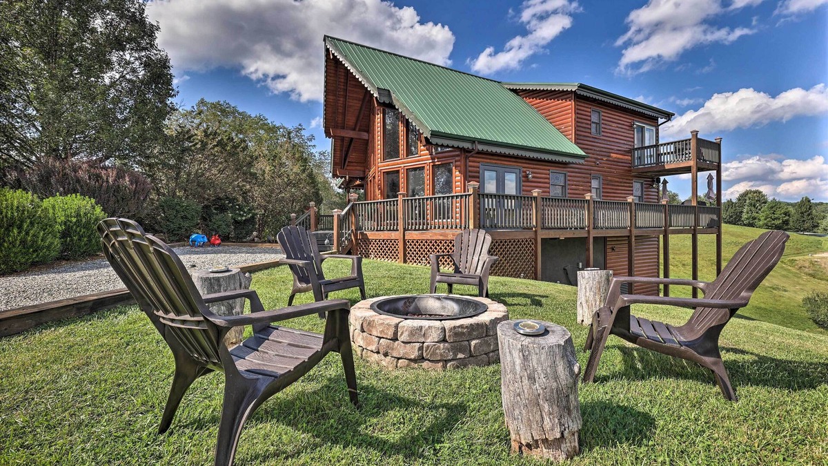 Piney Creek Cabin | Piney Creek Mountain-View Cabin w/Wraparound Deck