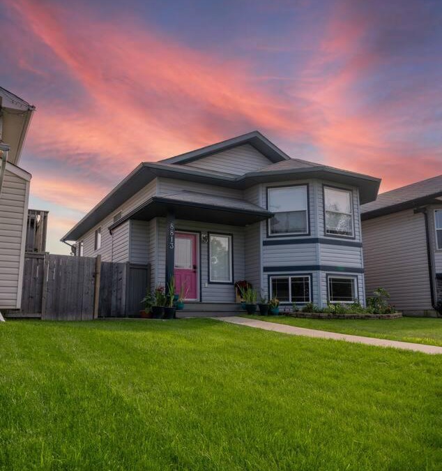 Grande Prairie House | Pink door-ed wonder