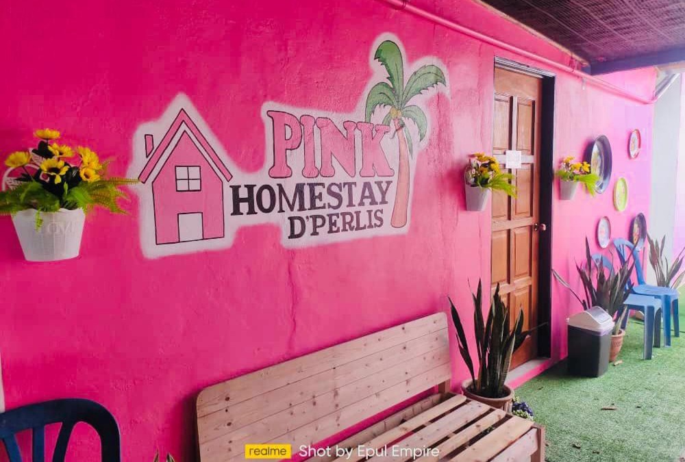 Kampung Sungai Berembang House | Pink Homestay D'Perlis