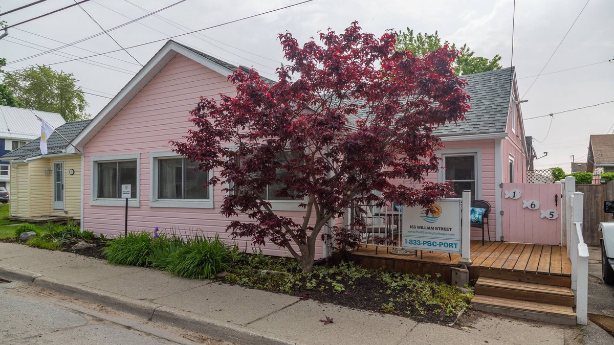 Port Stanley Cottage | Pink on William - within a minute walk to the Beach!