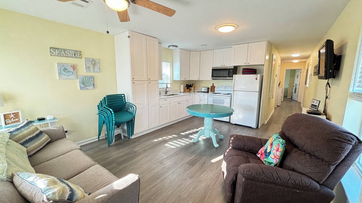 Golden Meadow Cottage | Pink Pelican Waterfront with boat access