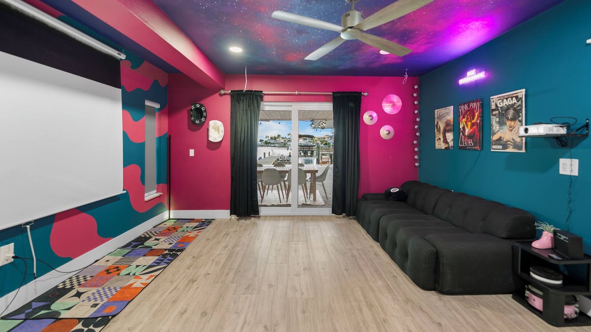 Ozona House | Pink Pony Villa – Waterfront Escape w/Pool, Studio & Themed Rooms