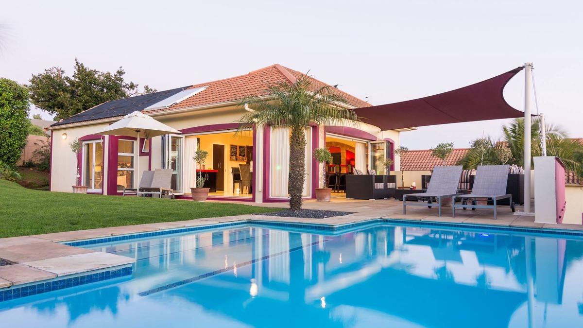Heldervue House | Pink Rose Guesthouse & Spa | FOR MEN ONLY | Room 2 apartment