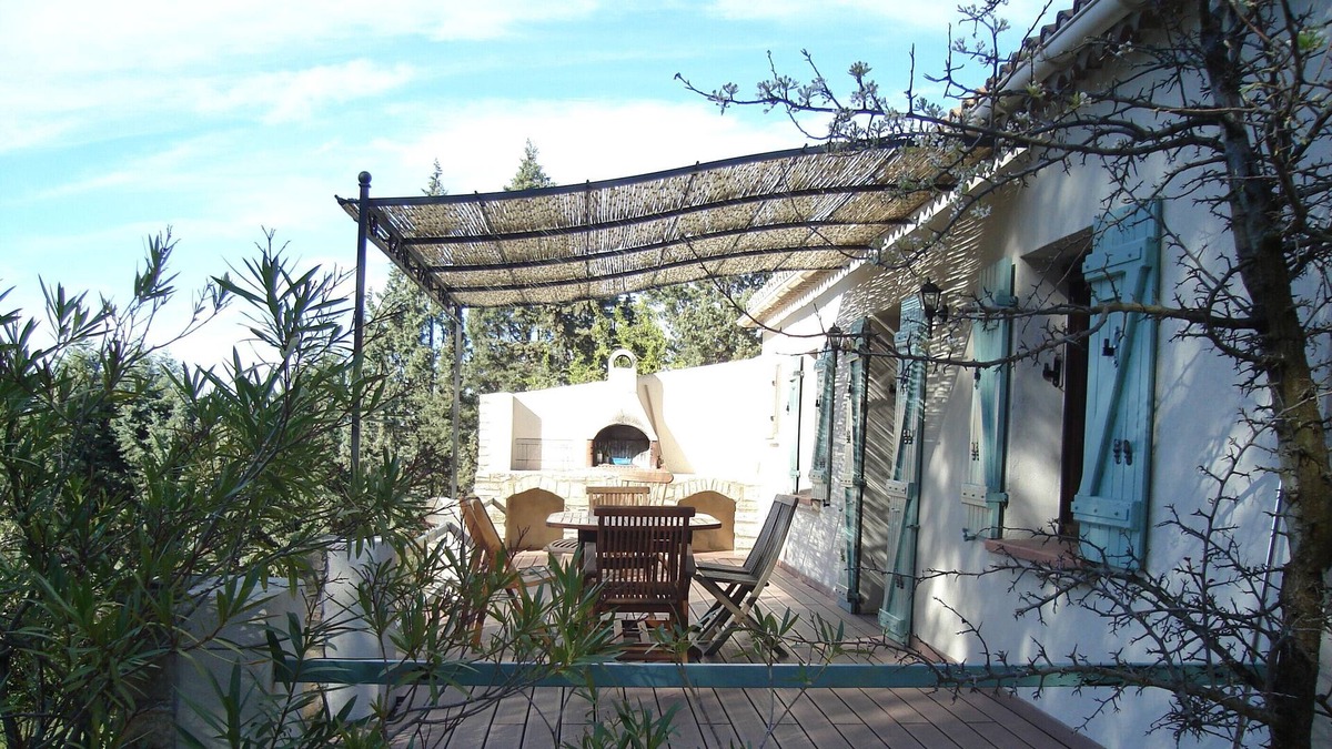 La Capelle-et-Masmolene Villa | pink villa near Uzes