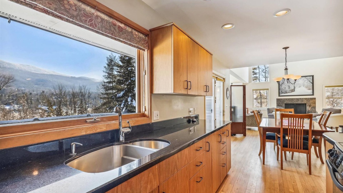 Stowe Hollow House | Pinnacle Lookout: 3 br, wood fireplace, a/c, garage, views!