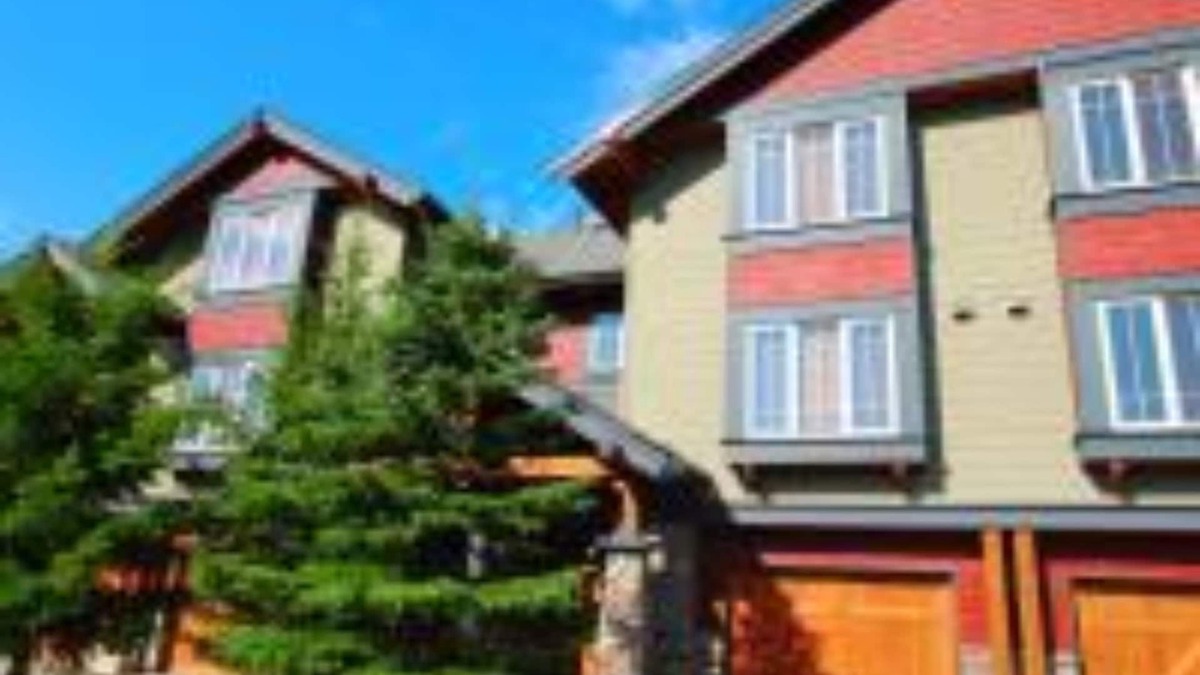 East Kootenay Apartment | Pinnacle Ridge Chalets by Fernie Lodging