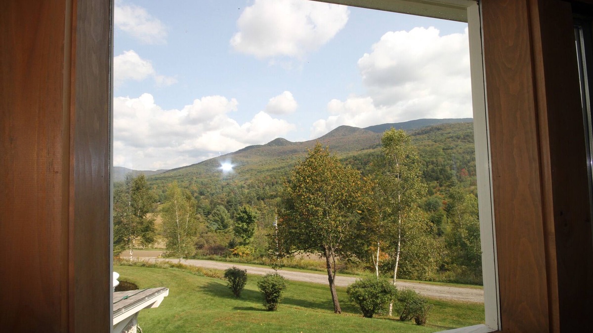 Stowe Hollow Apartment | Pinnacle View Apt - Spectacular scenery Main Street Ski Hills a few minutes away