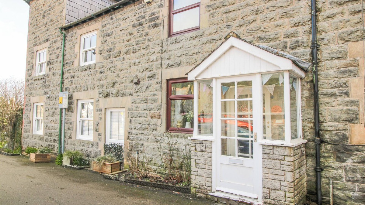 Knighton Cottage | PINNER'S COTTAGE, with open fire in Knighton