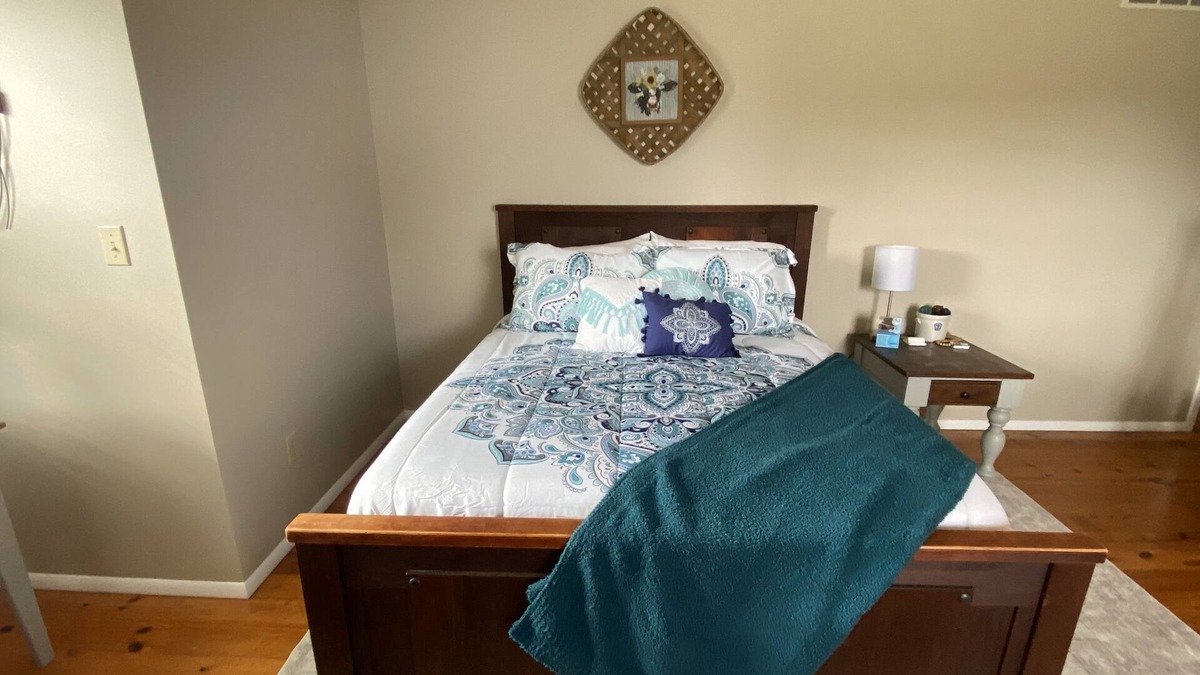 Metamora Apartment | Pintail Family Suite - Duck Creek Inn - Metamora, IN