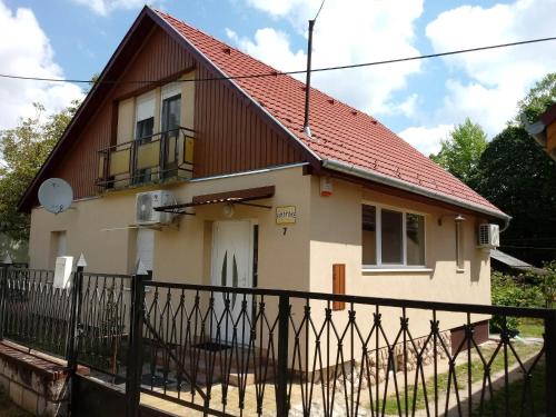 Lakitelek Apartment | Pintyőke Vendégház Tőserdő