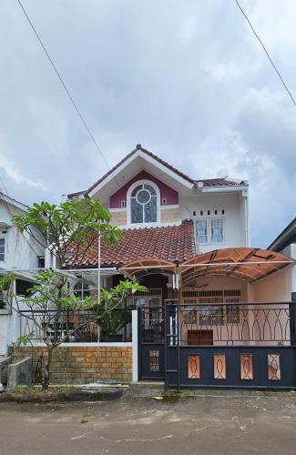 Bogor Timur House | Pinus Homestay by DT Guesthouse