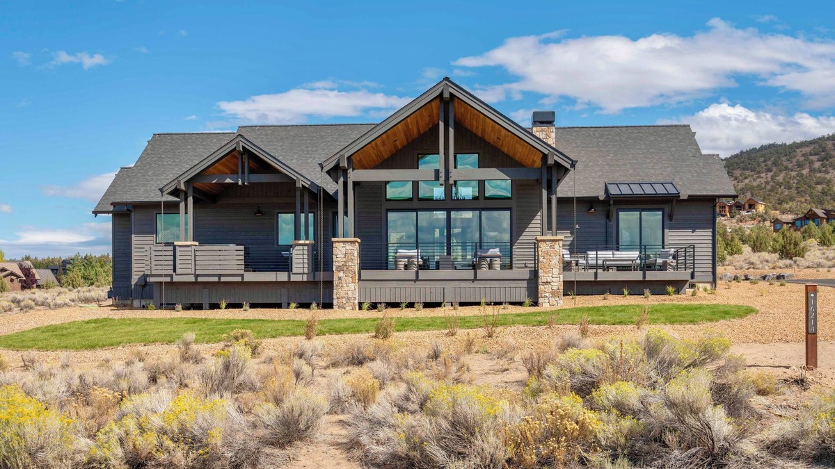 Powell Butte House | Pioneer at Brasada Ranch Resort by AvantStay | Hot Tub, Firepit, Expansive Views