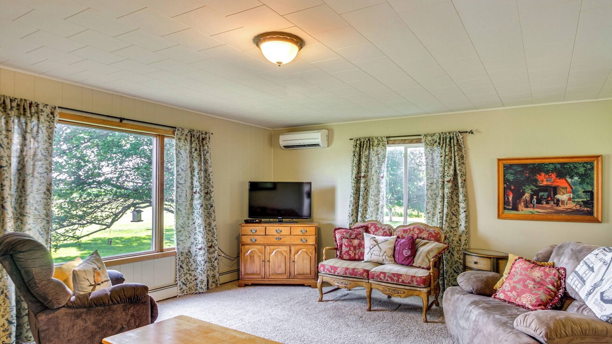 Sanborn House | Pioneer-Era Retreat in Sanborn w/Museum Access