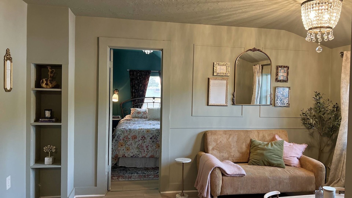 Ridgefield Apartment | Pioneer Heritage Apt 1 Downtown Ridgefield