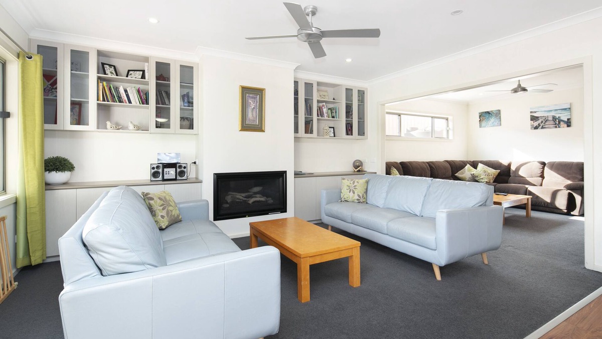 Sebastopol House | Pioneer house -large group urban escape. Playground and gas log fireplace.