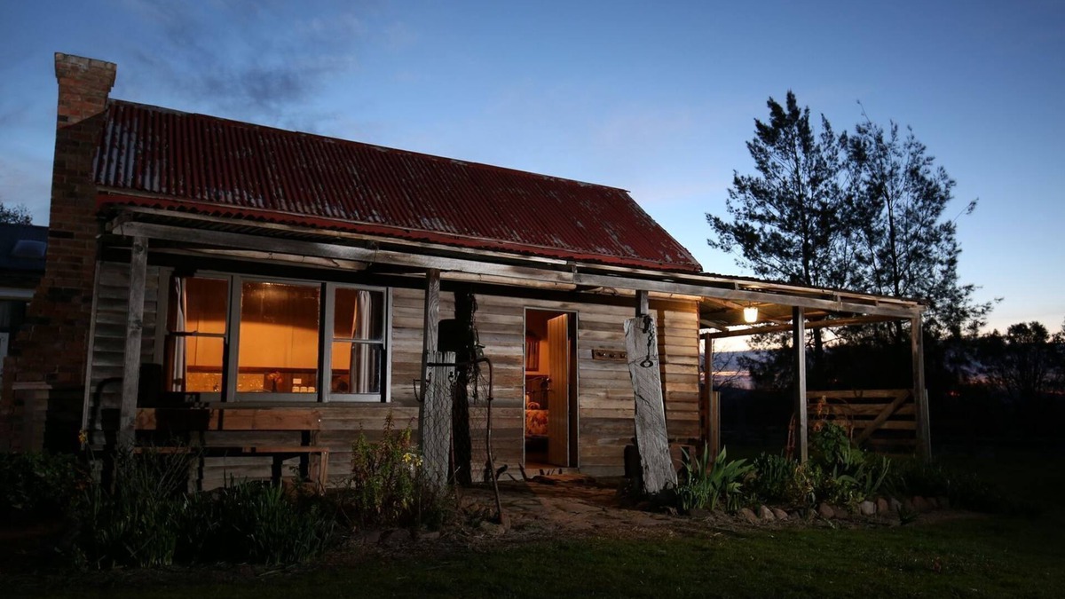 Boorolite Cottage | Pioneer Hut - Step back in time