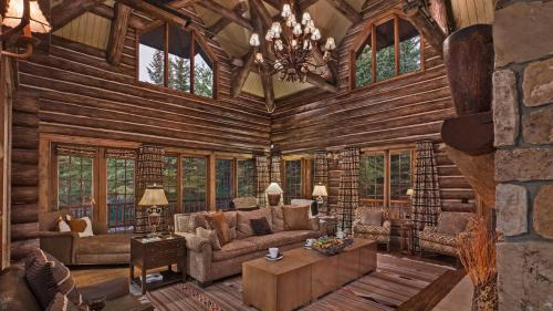Avon House | Pioneer Lodge