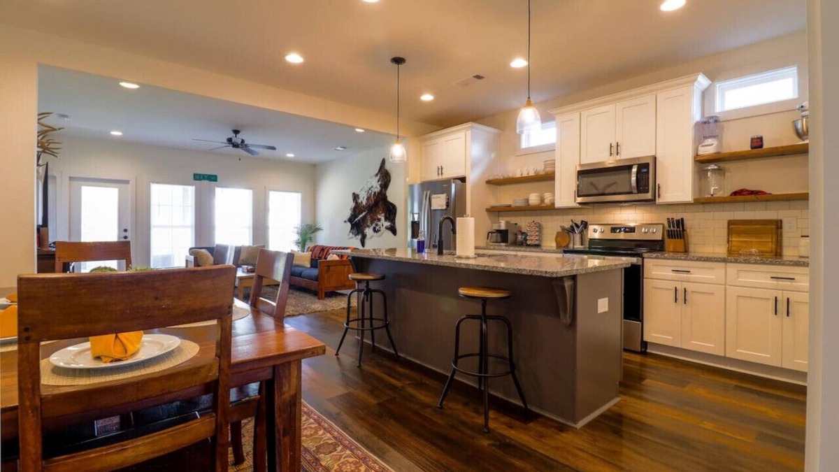 Auburn House | Piper on the Plains: Near Campus