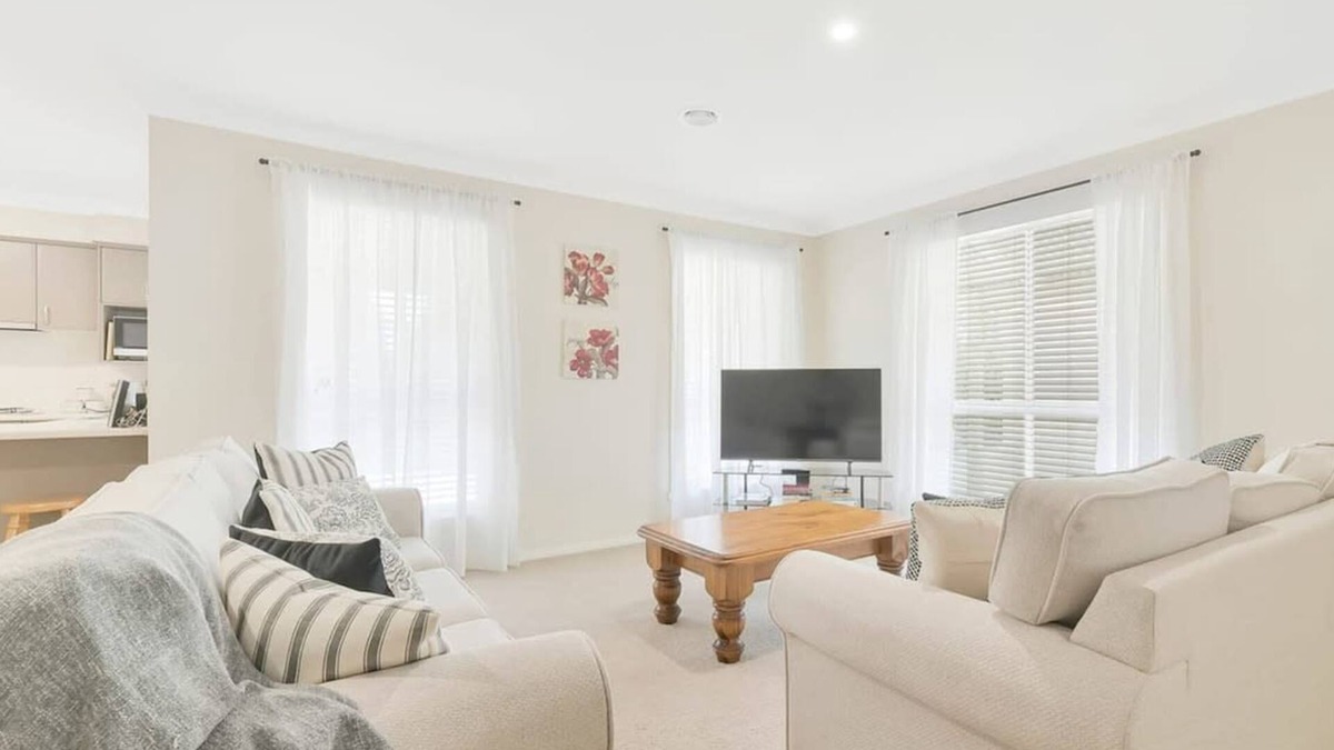 Bathurst Apartment | Piper St - Sleek & Stylish, CBD, Wi-Fi