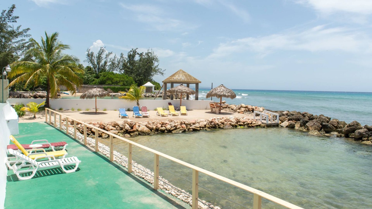 Runaway Bay Apartment | Pipers Cove - Runaway Bay