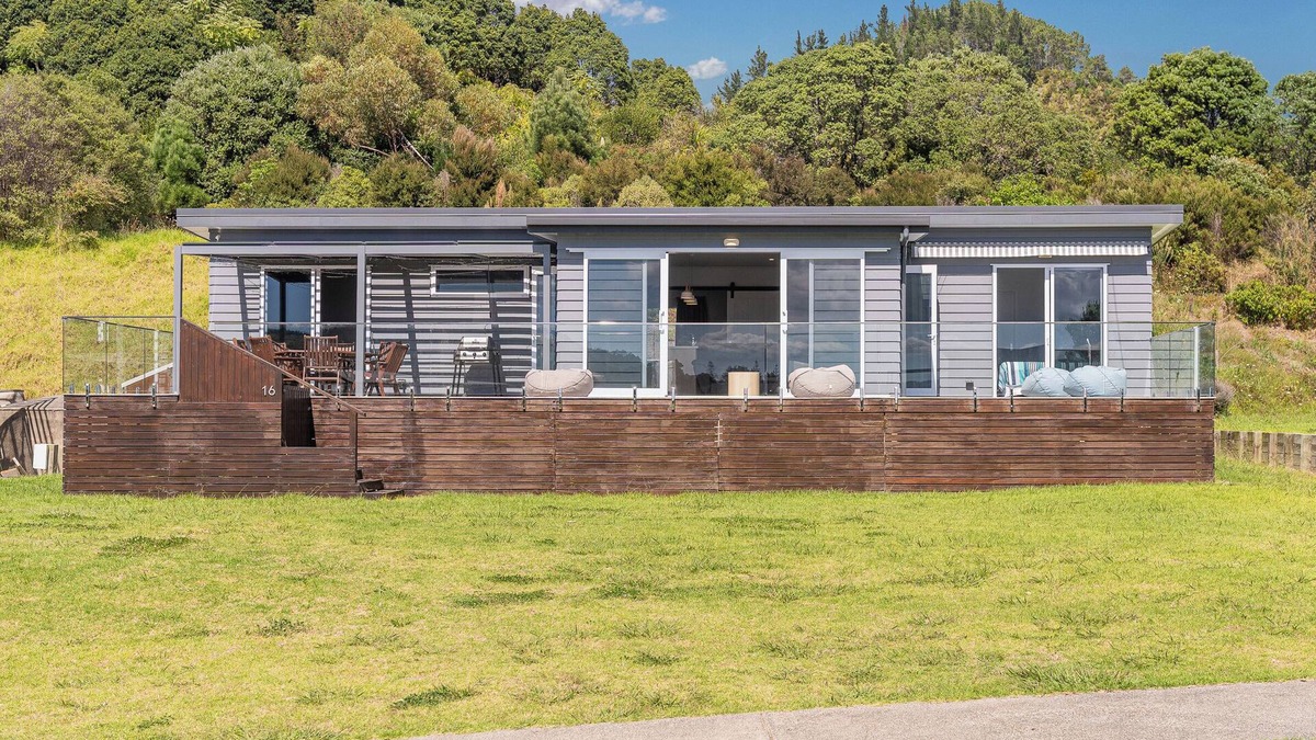 Cooks Beach House | Pipi Palace - Cooks Beach Holiday Home