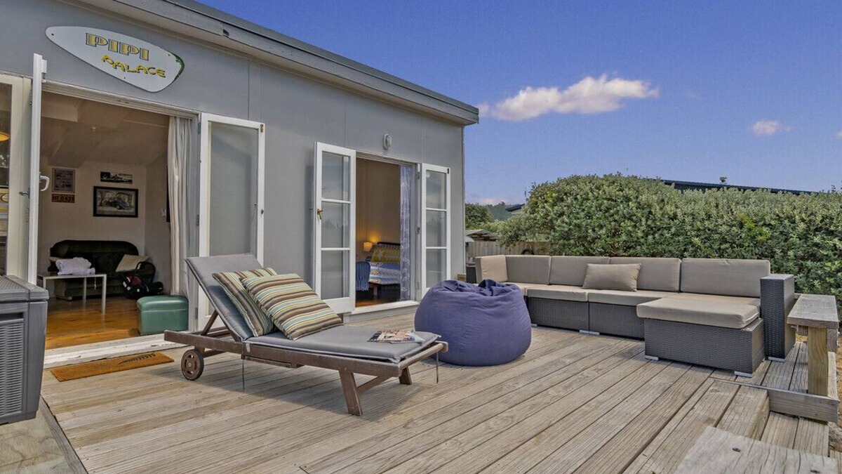 Whangamata Cottage | Pipi Palace - Whangamata Bach