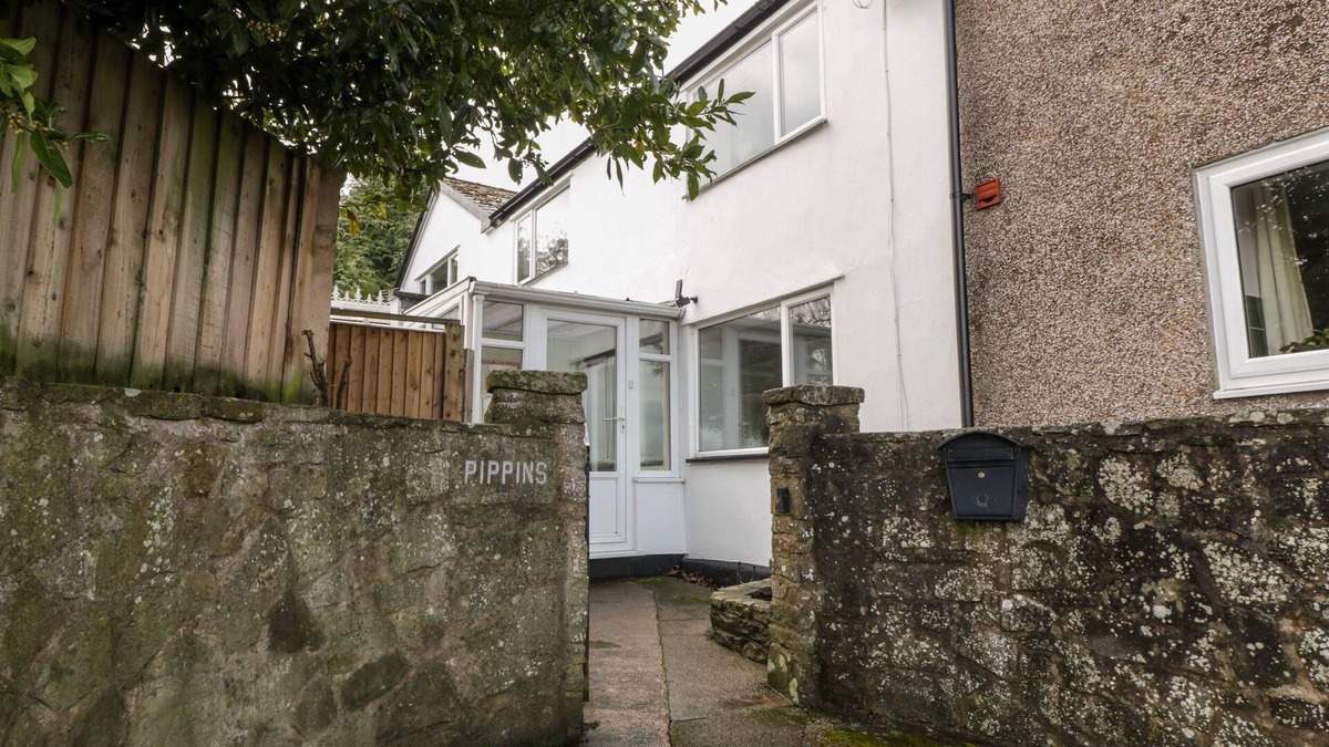 Lydney Cottage | PIPPINS, family friendly, with open fire in Bream