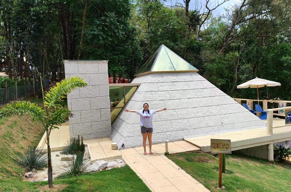 Bueno Brandao Cabin | Pirâmide Quéops, Vila Mágica