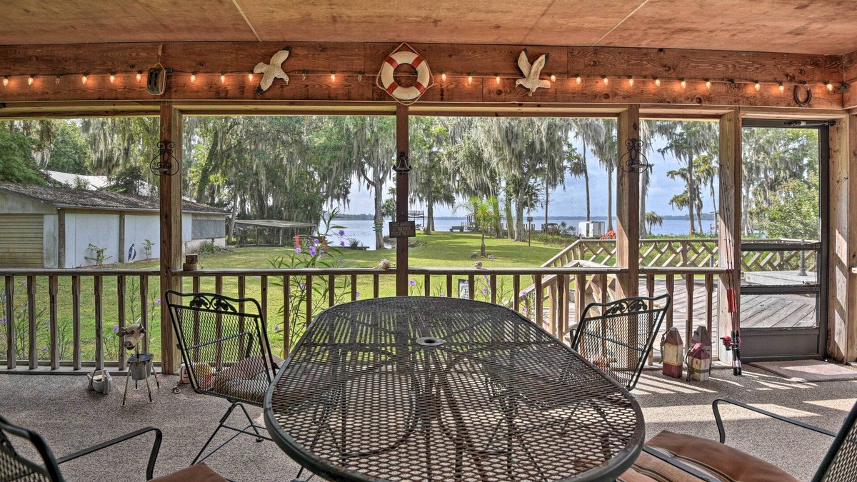 Welaka House | 'Pirate Cove' Home in Welaka: Dock & River Access!