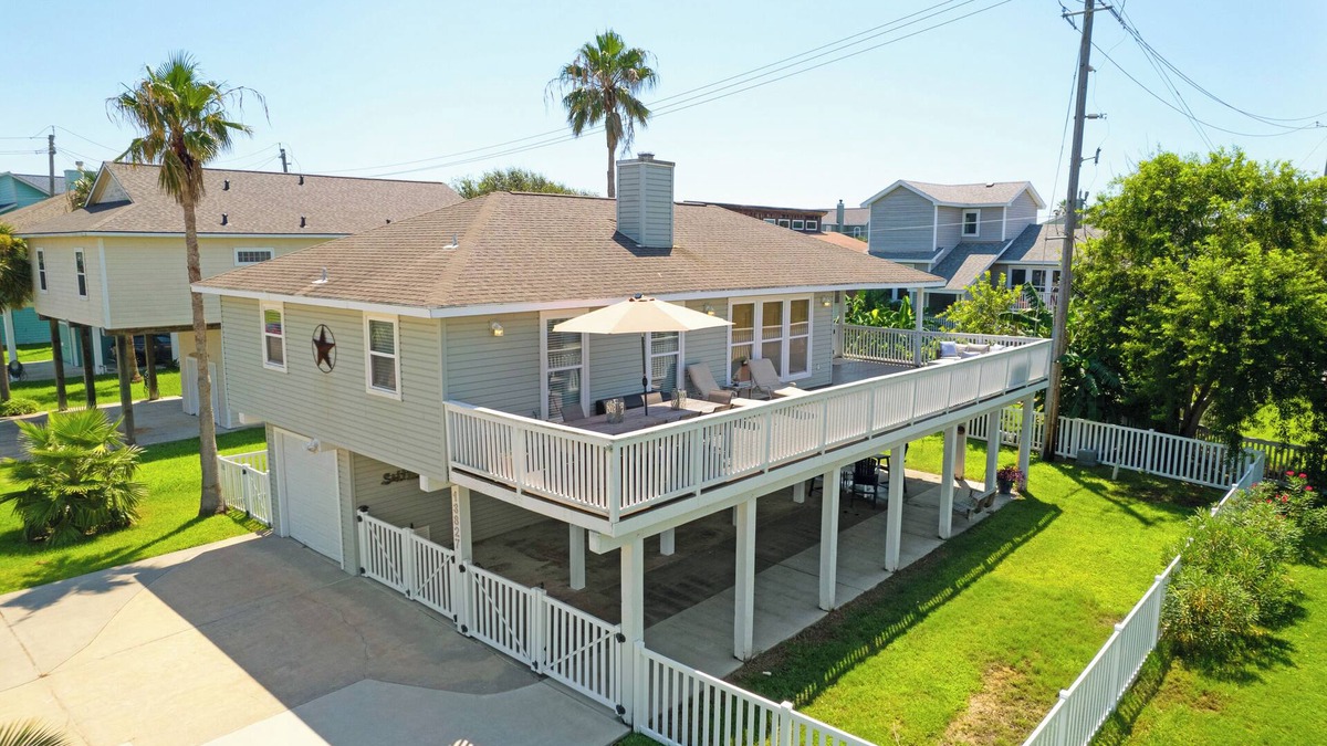 Pirates Beach House | Pirate's Beach Retreat! A short walk to the beach.