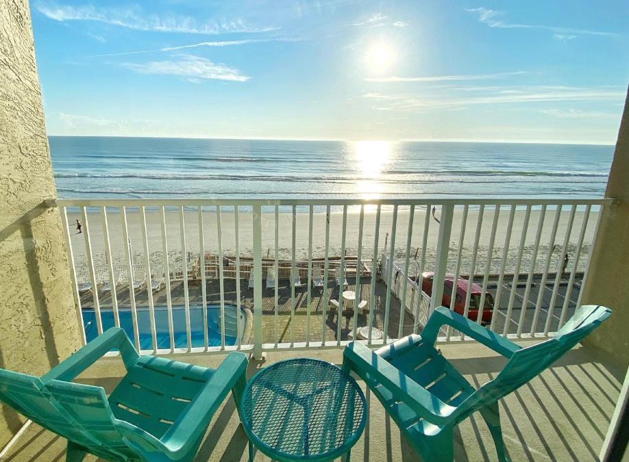Daytona Beach Shores Hotel | Pirates Cove Resort Studios!