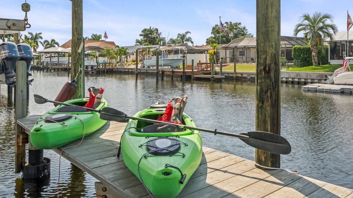 Bal Harbour House | Pirates Den - 4BR Pet-Friendly Waterfront Oasis with Pool, Dock, Kayaks, Bar
