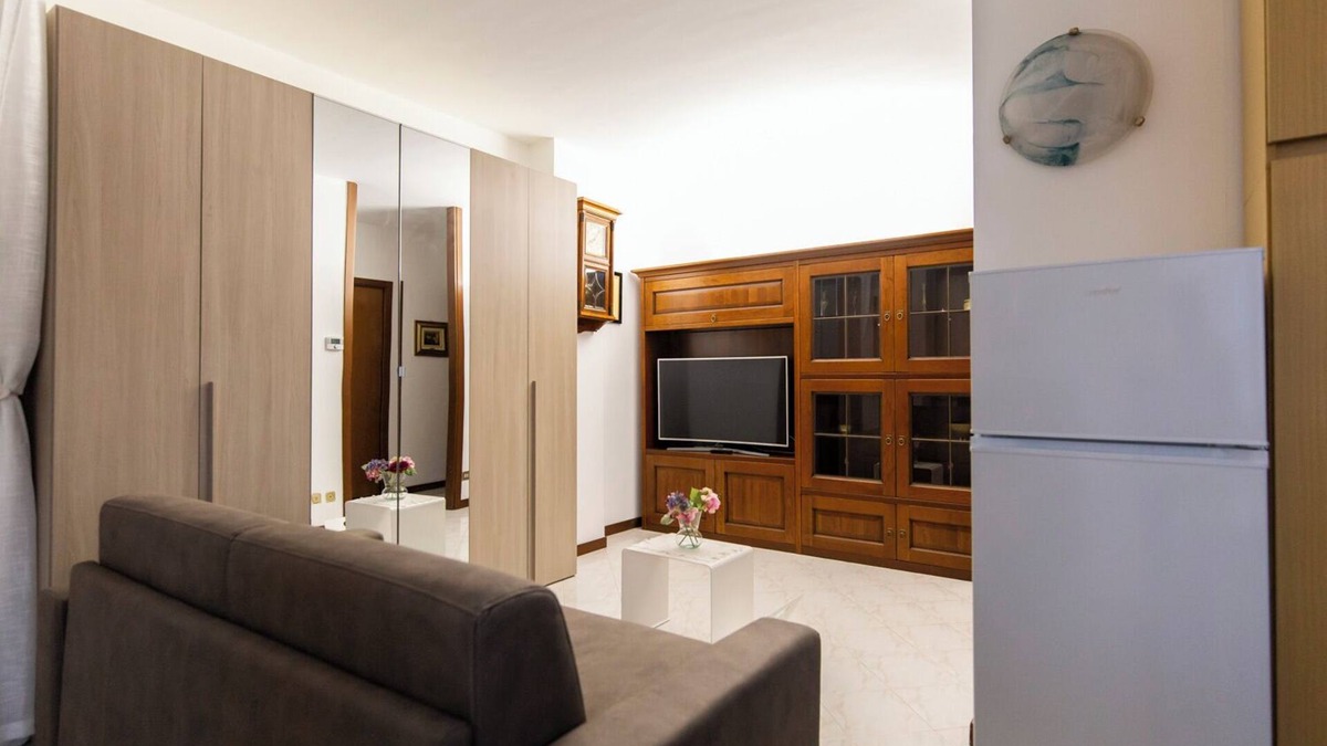 Monza Apartment | Pisani 4 - Studio Apartment, Sleeps 4
