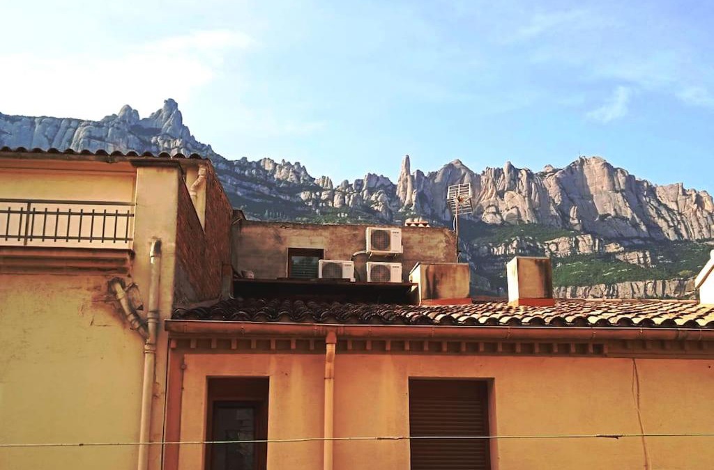 Monistrol de Montserrat Apartment | piso con desayuno incluido y vistas a la montaña.
